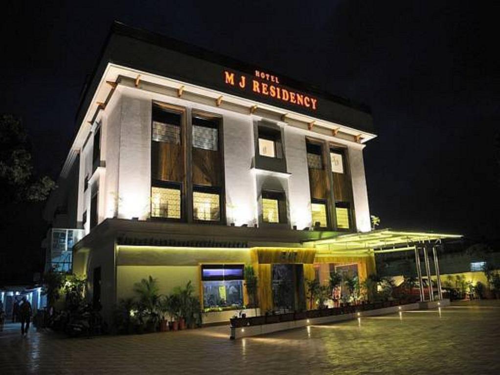 Hotel M J Residency Dehradun Buitenkant foto